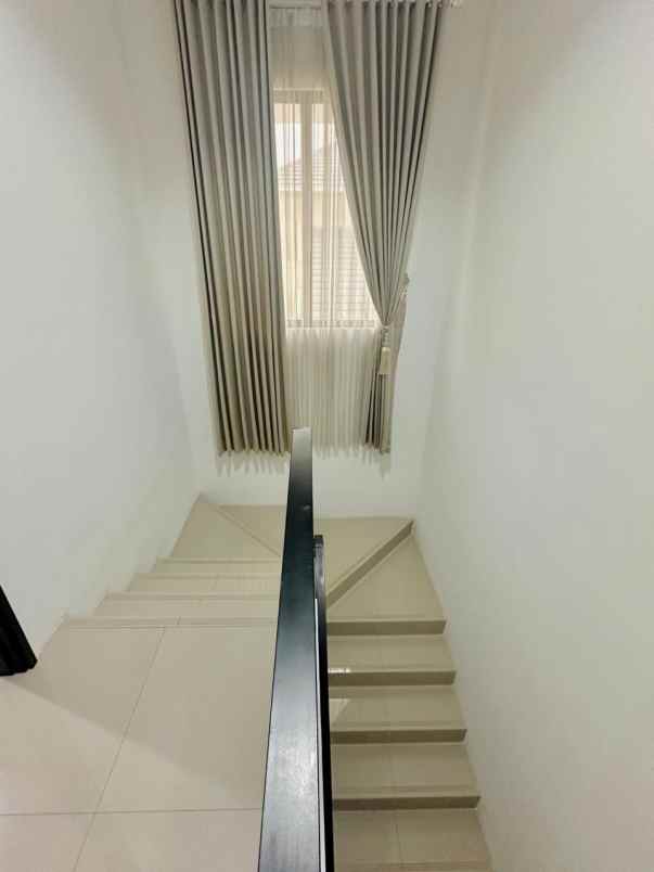 dijual rumah citra lake sawangan