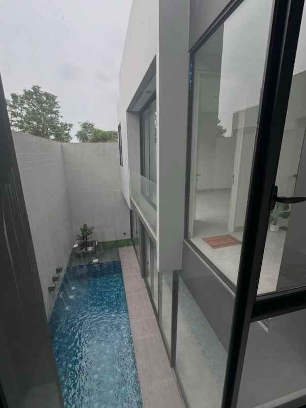 dijual rumah citraland lontar lakarsantri