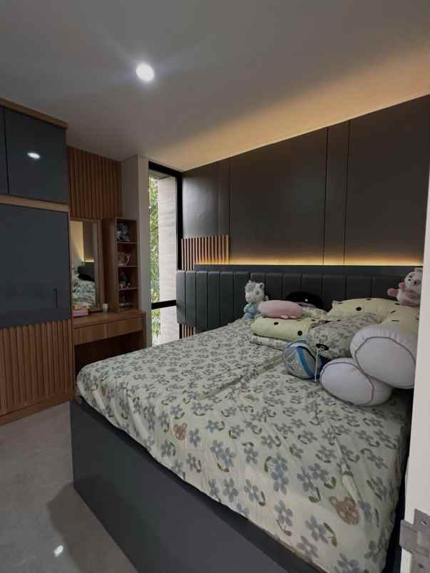 dijual rumah citraland lontar lakarsantri