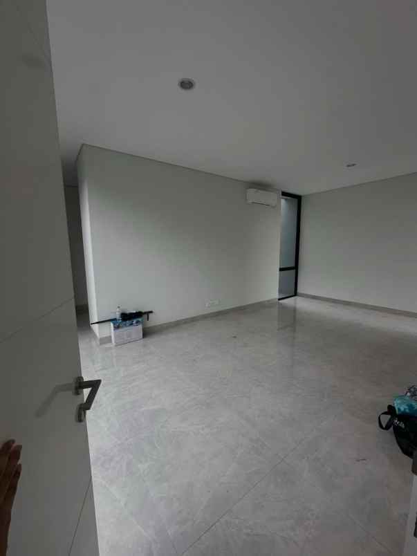 dijual rumah citraland lontar lakarsantri