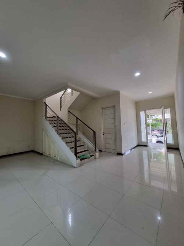 dijual rumah citraland surabaya
