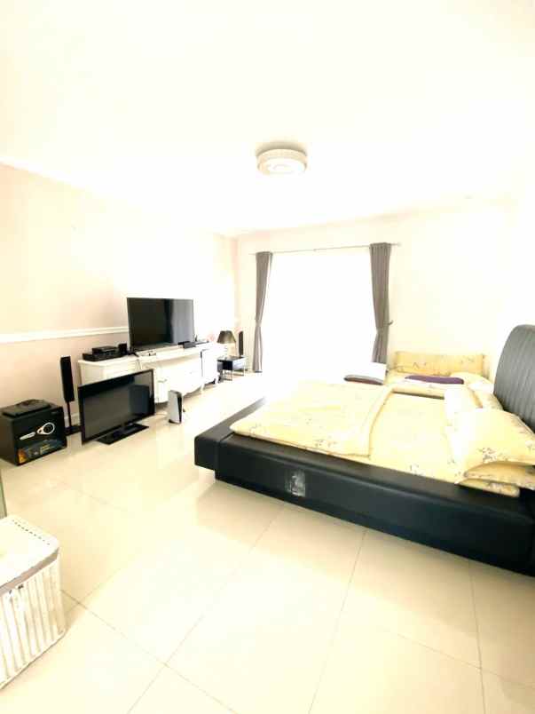 dijual rumah cluster dbanyan jgc