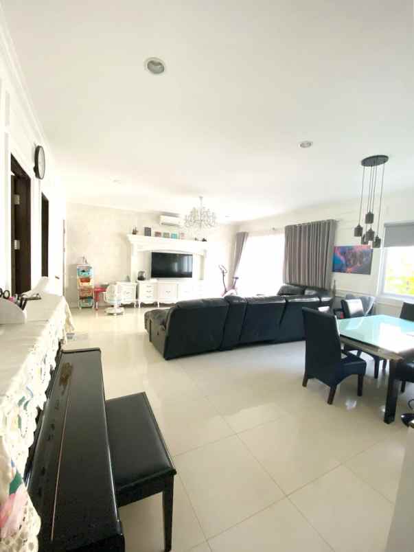 dijual rumah cluster dbanyan jgc