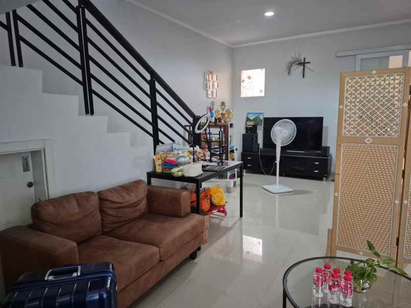 dijual rumah cluster lotus summarecon