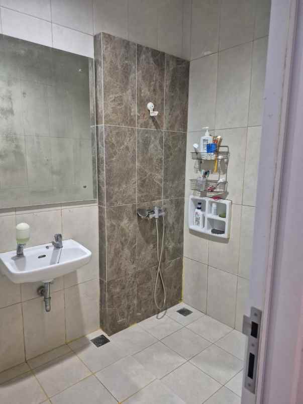 dijual rumah cluster lotus summarecon