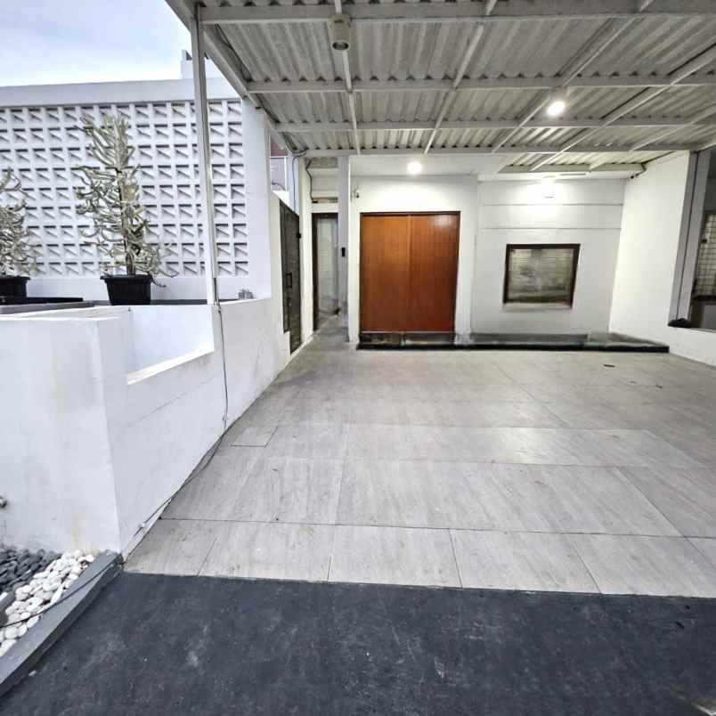 dijual rumah cluster victoria metland