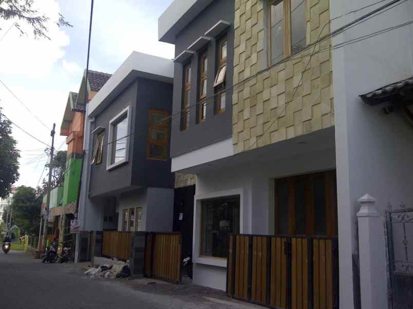 dijual rumah condong catur