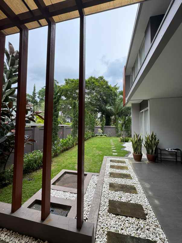 dijual rumah dago