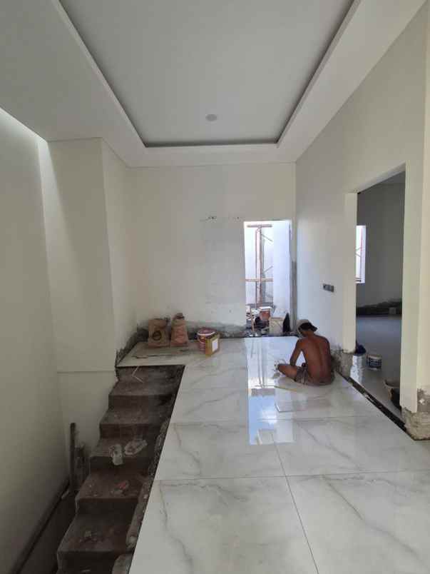 dijual rumah darmo permai