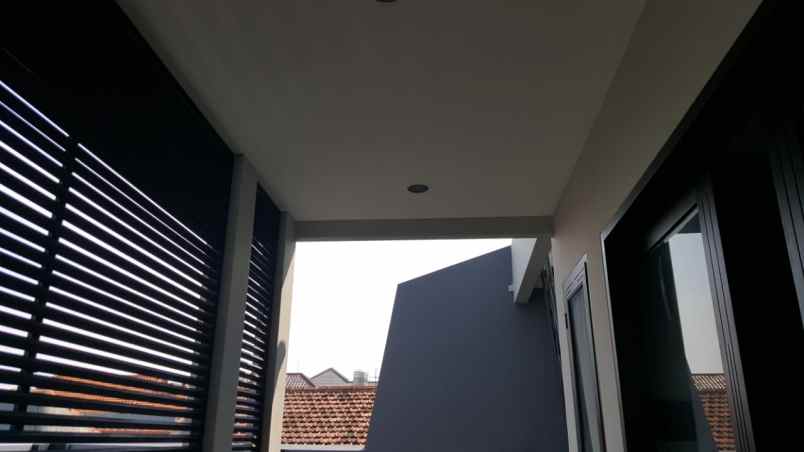 dijual rumah dekat plaza marna