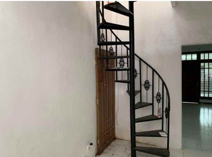dijual rumah delta sari