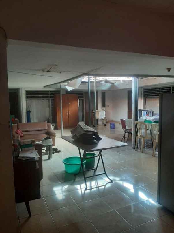 dijual rumah dharmahusada utara