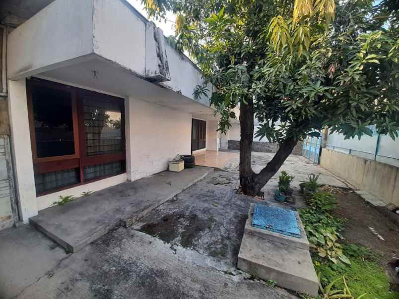 dijual rumah dharmahusada utara