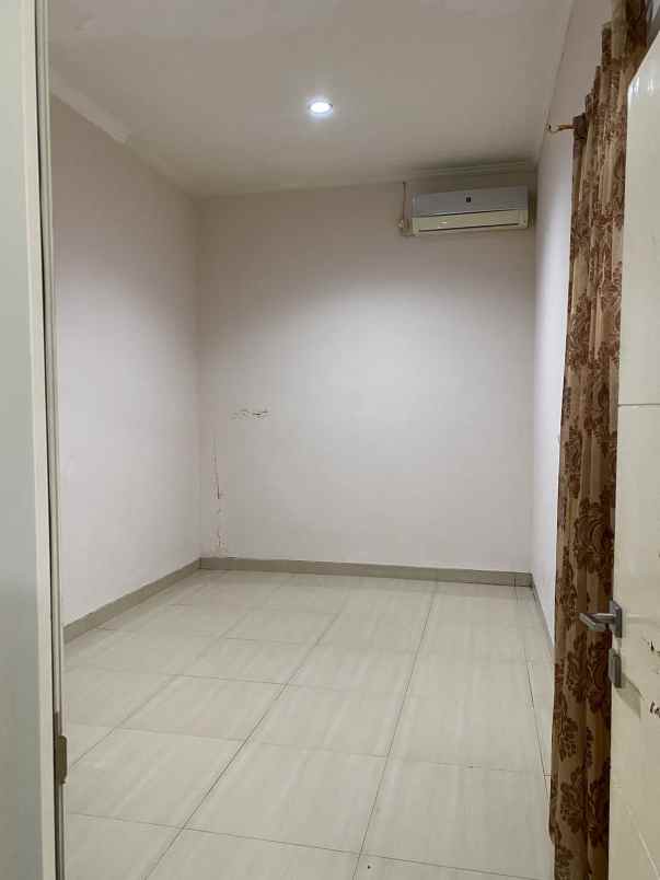 dijual rumah di bukit golf cibubur