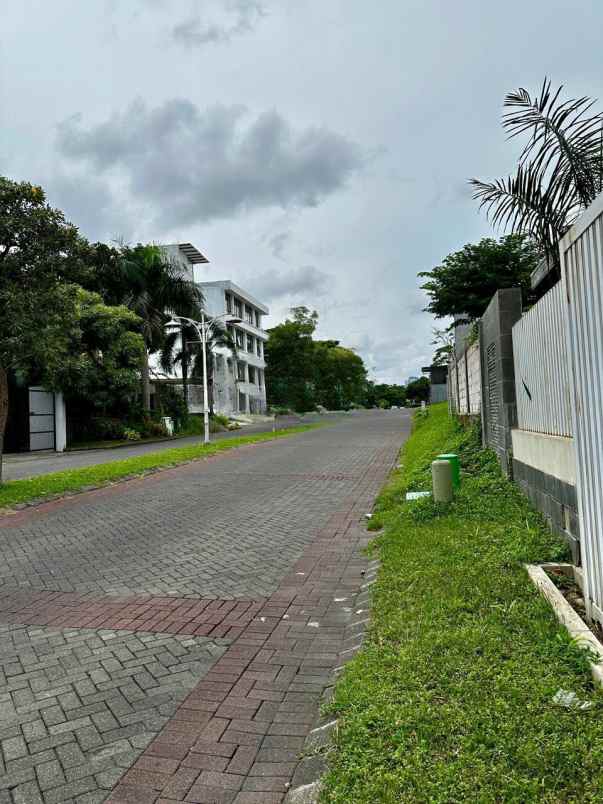 dijual rumah di citraland surabaya