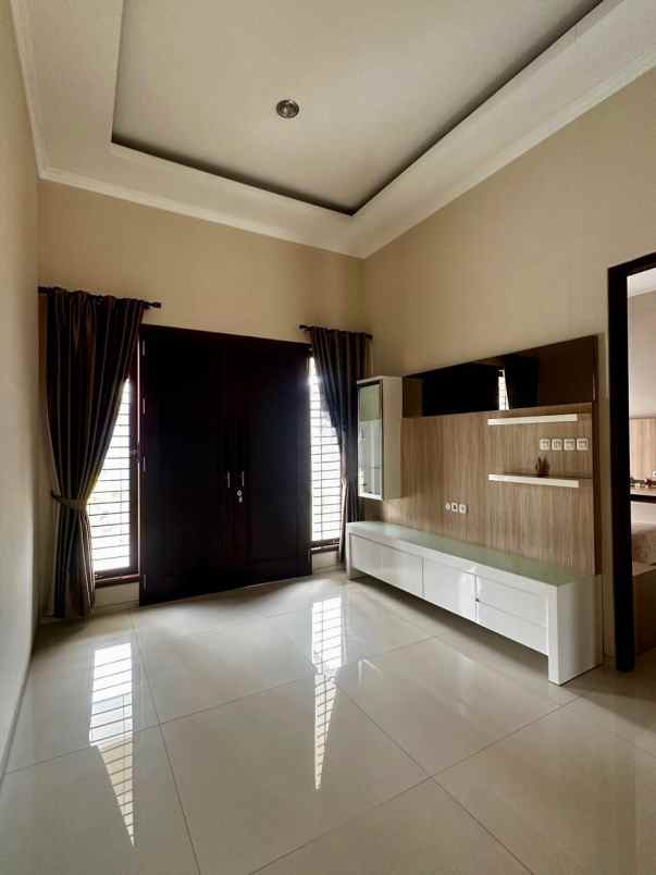 dijual rumah di citraland surabaya