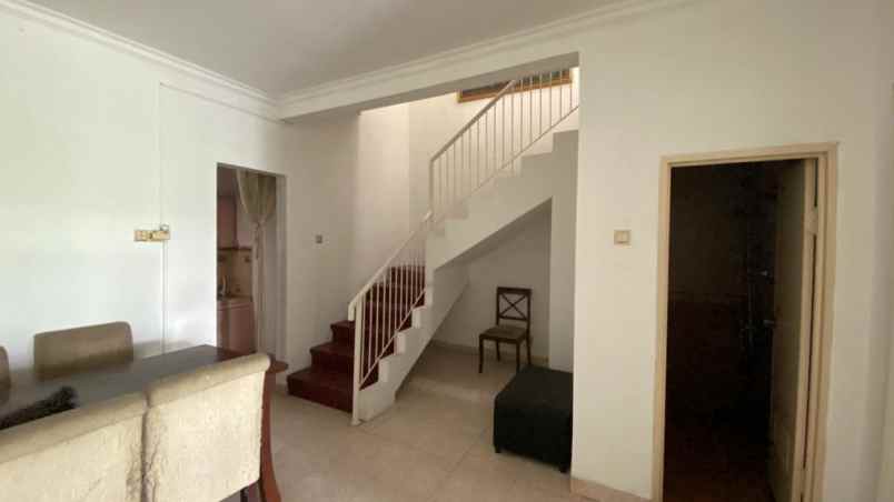 dijual rumah di raffless hills