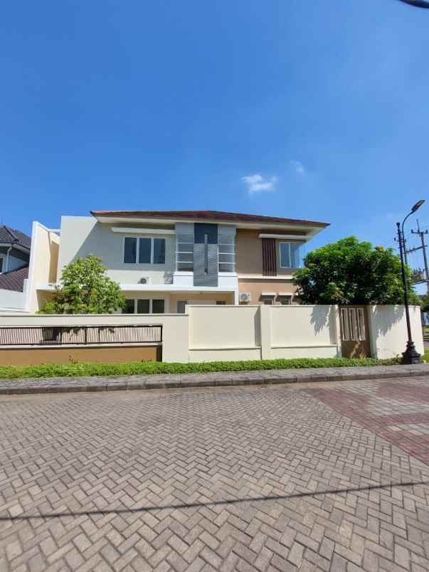 dijual rumah dian istana taman ratu
