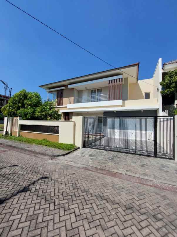 dijual rumah dian istana taman ratu