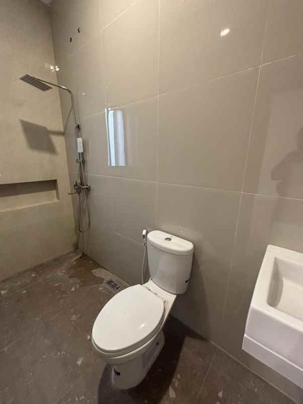 dijual rumah duren sawit