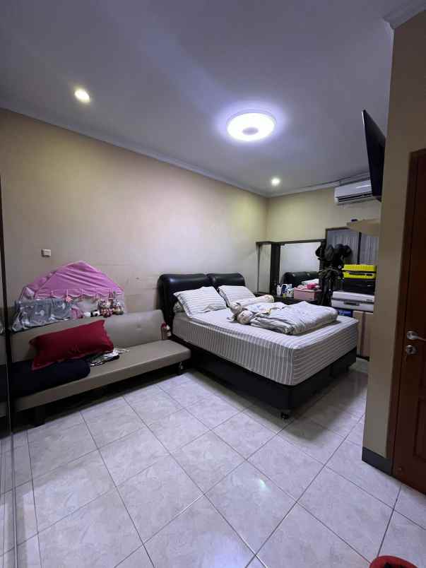 dijual rumah gading griya