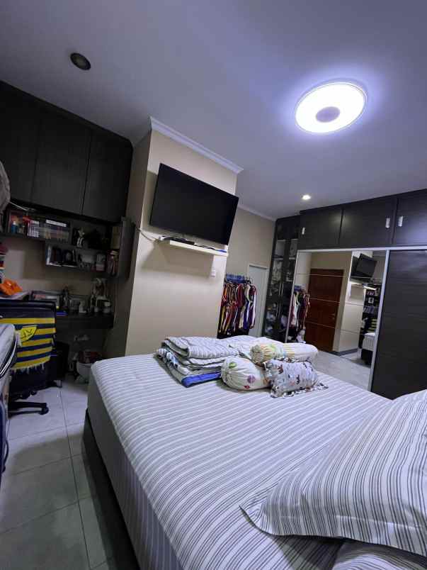dijual rumah gading griya