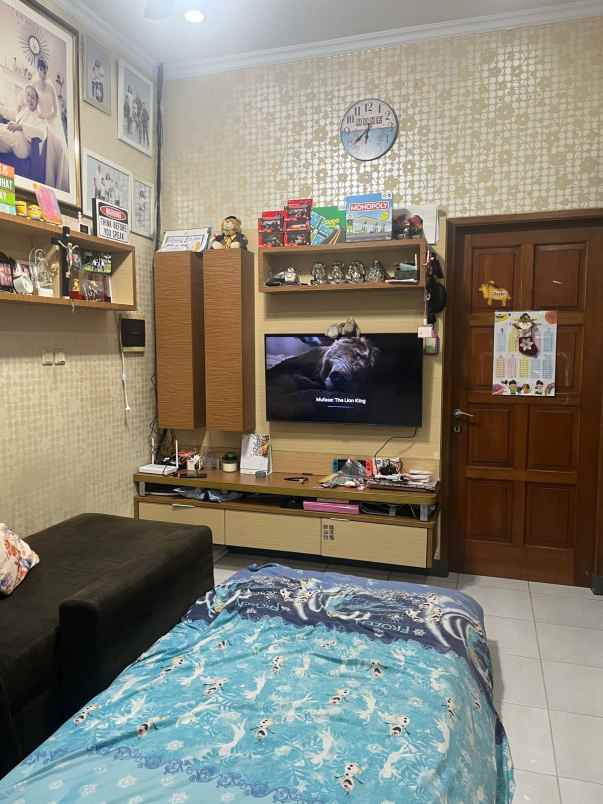dijual rumah gading griya