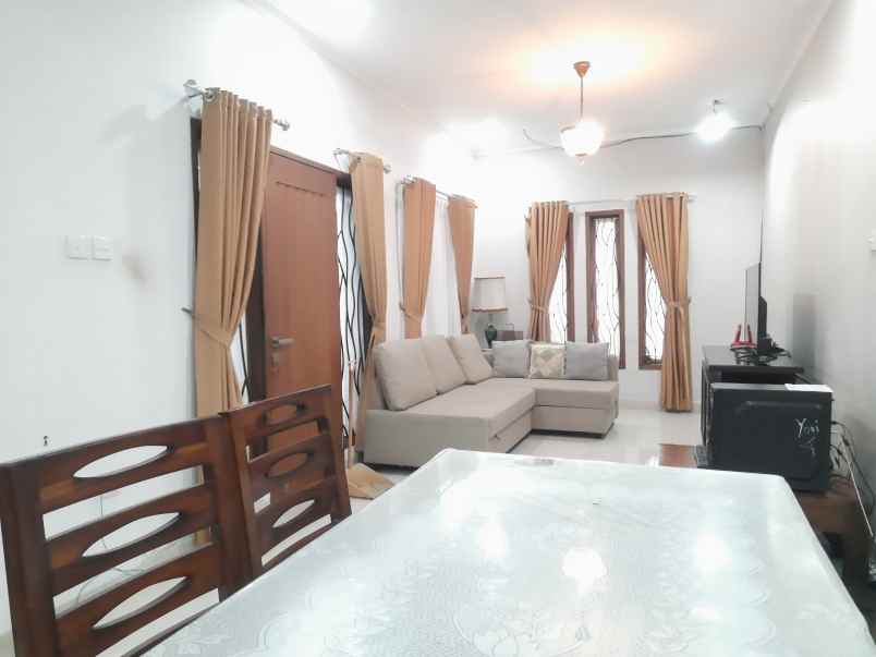 dijual rumah gegerkalong setiabudi