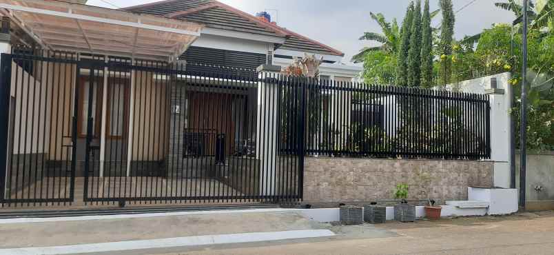 dijual rumah gegerkalong setiabudi