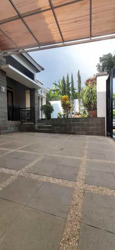 dijual rumah gegerkalong setiabudi