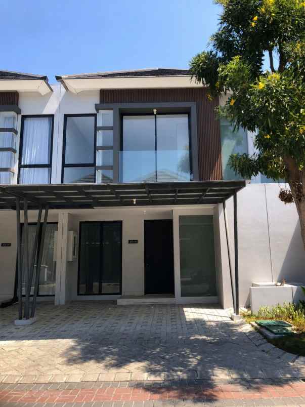 dijual rumah gladstone grand pakuwon
