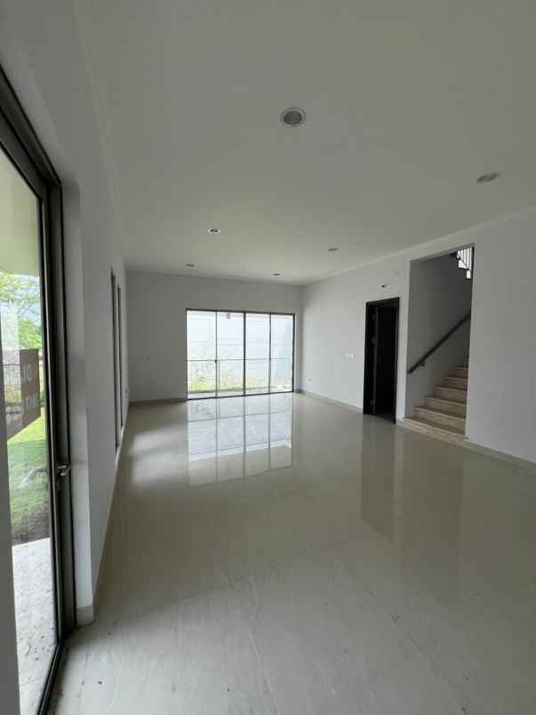dijual rumah golf island cluster