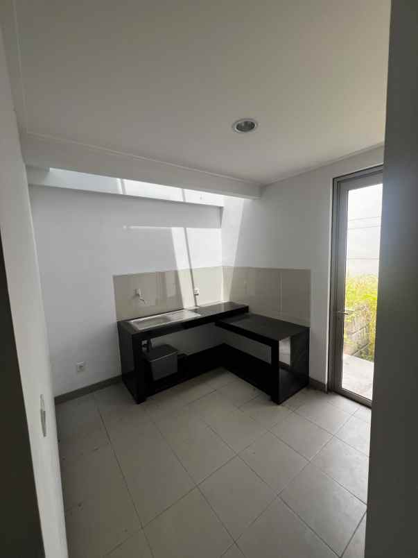 dijual rumah golf island cluster