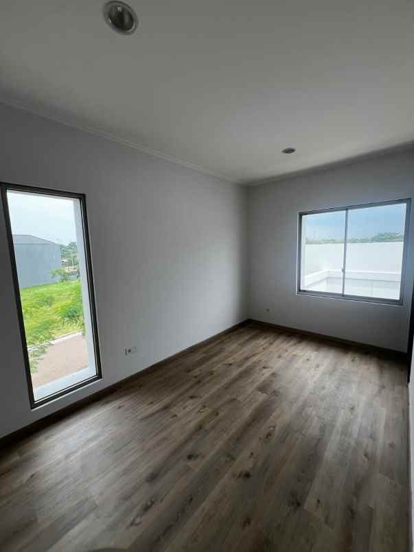 dijual rumah golf island cluster