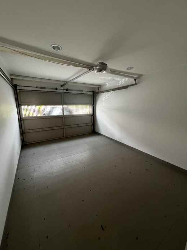 dijual rumah golf island cluster