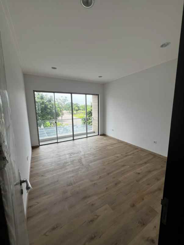 dijual rumah golf island cluster