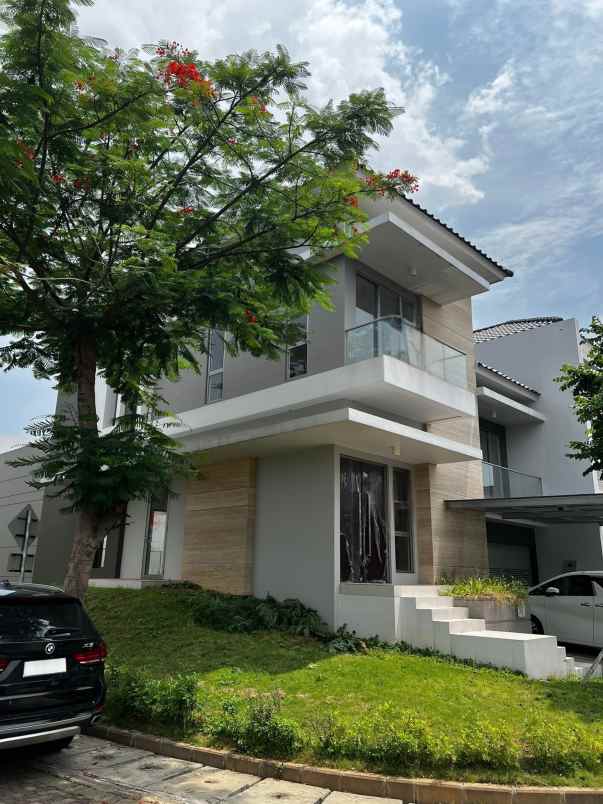 dijual rumah golf island cluster