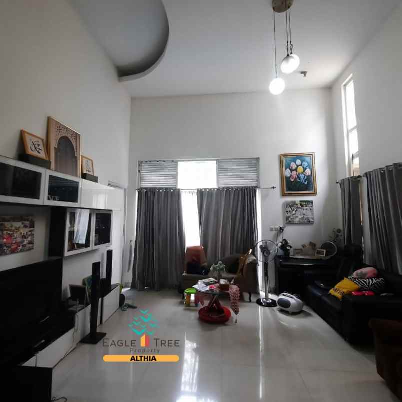 dijual rumah graha raya