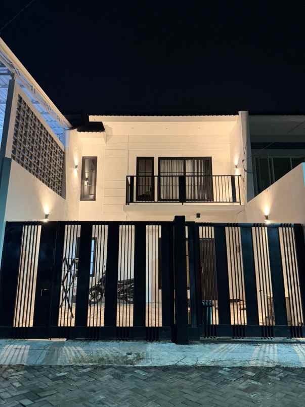 dijual rumah green mansion regency