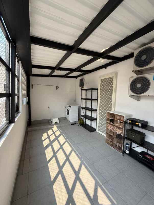 dijual rumah green mansion regency