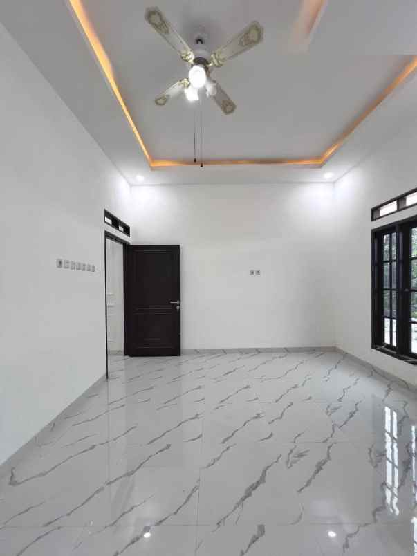 dijual rumah griya batu tulis condet