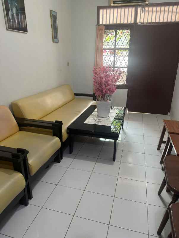 dijual rumah grogol utara kebayoran