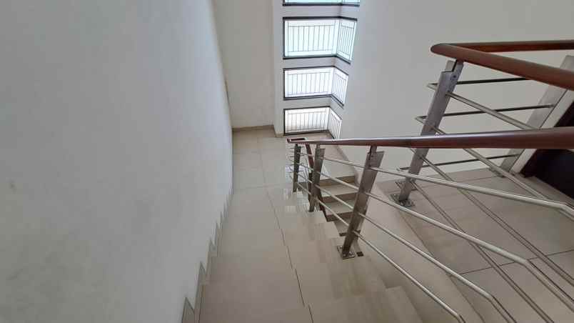 dijual rumah harapan indah cluster