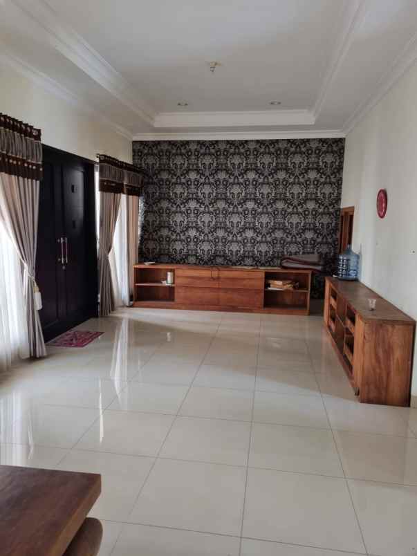 dijual rumah harapan indah cluster