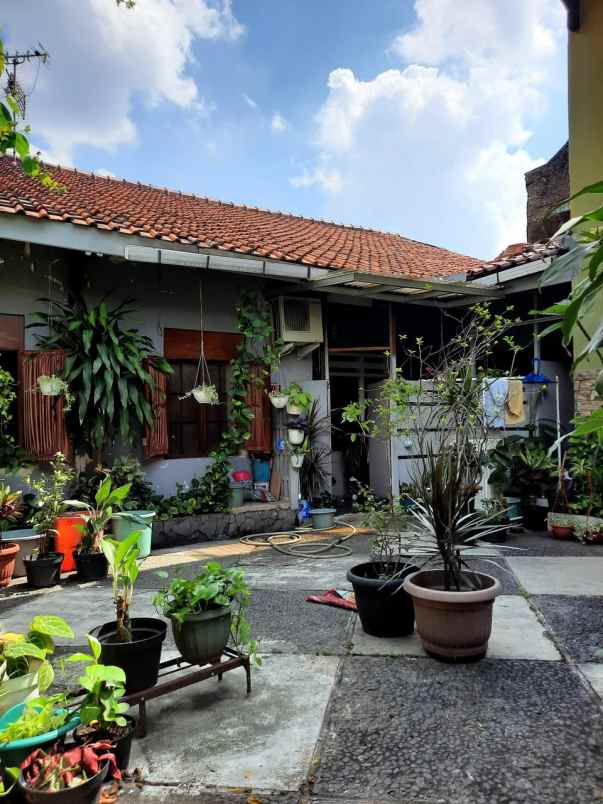 dijual rumah hook di pesanggrahan jakarta selatan