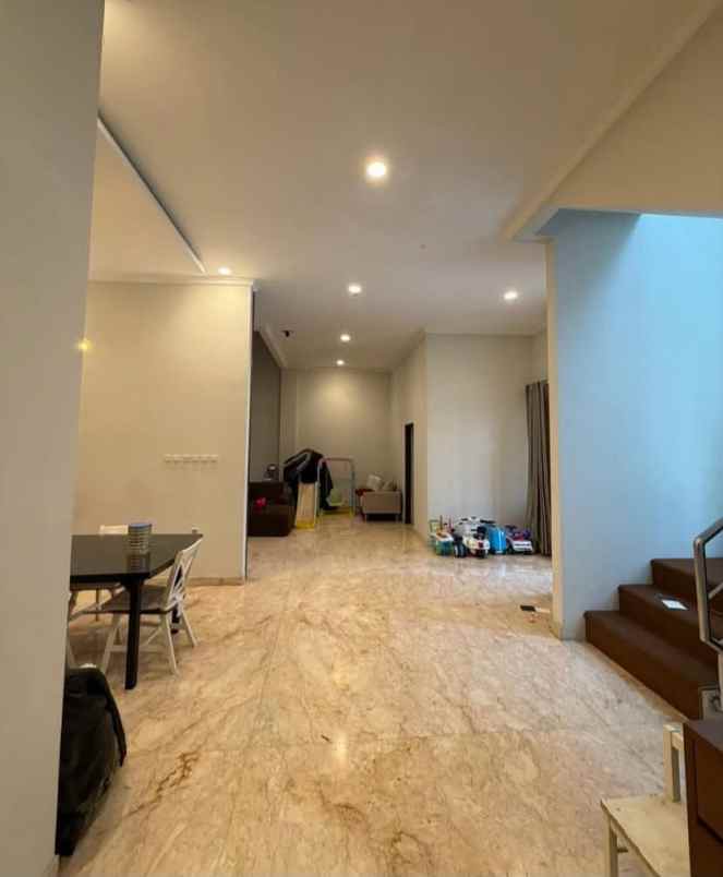 dijual rumah hook full furnished cibubur country