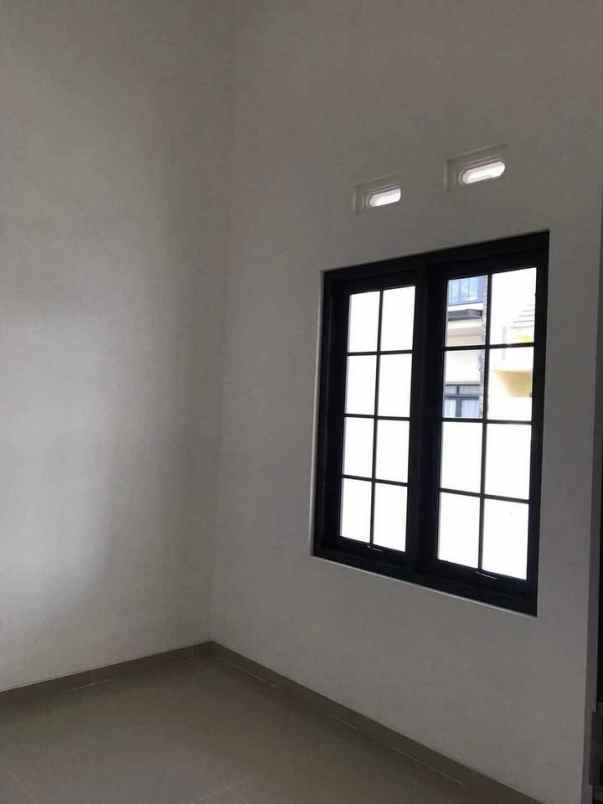 dijual rumah istana bandara residence