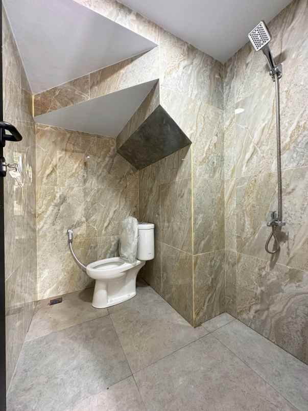 dijual rumah jagakarsa