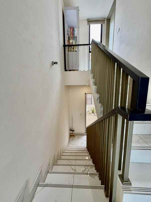 dijual rumah jakarta garden city