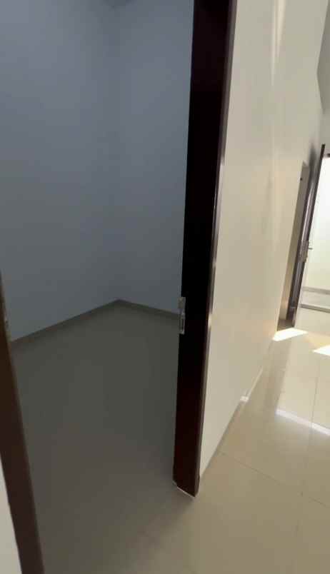 dijual rumah jalan alumunium 1 krakatau